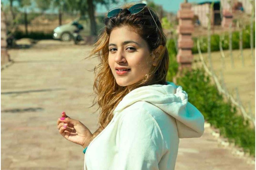 Anjali Arora Biography in Hindi | अंजलि अरोड़ा का जीवन परिचय
